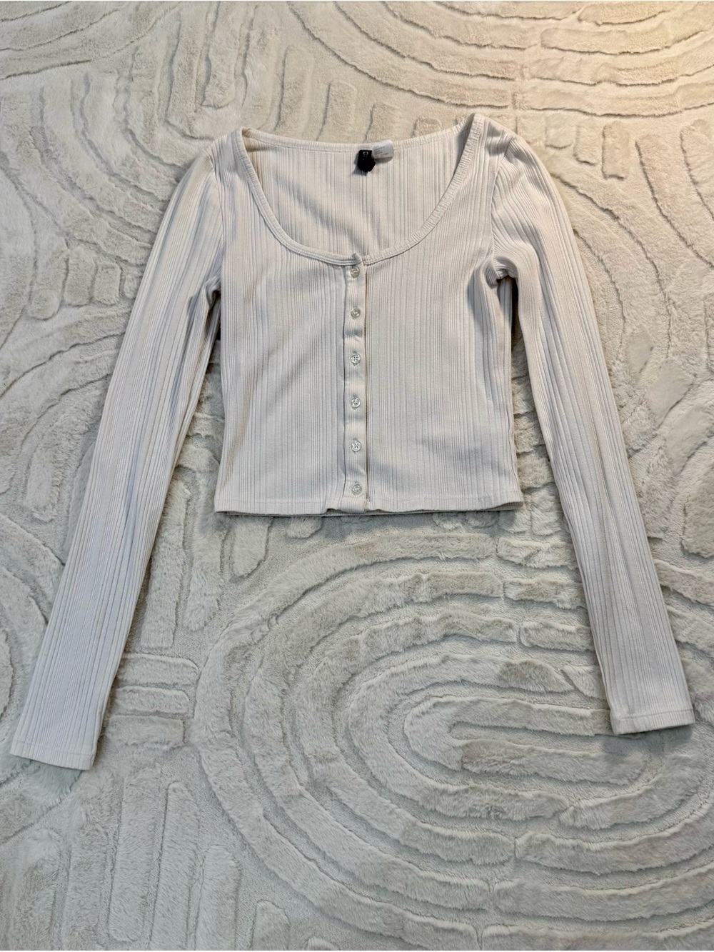 H&M Ivory Ribbed Button-Front Long Sleeve Tee